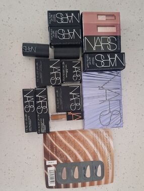 NARS Bundle-14 Count Set